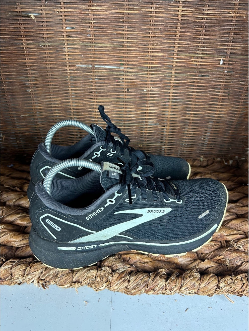 Brooks Ghost black running shoes
